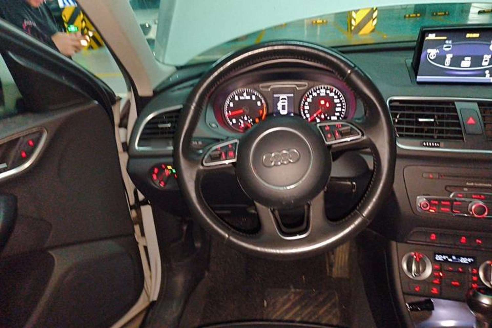 Used Audi Q3 2015 35 TFSI Comfort Model Steering Wheel