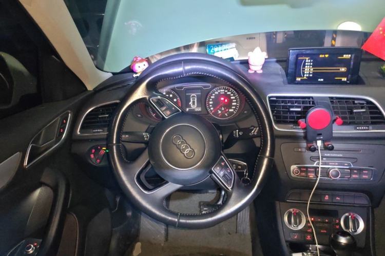 Used Audi Q3 2015 35 TFSI Comfort Model Steering Wheel