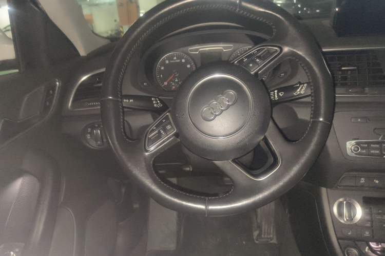 Used Audi Q3 2015 35 TFSI quattro Technology Edition Steering Wheel