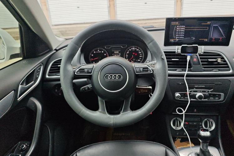 Used Audi Q3 2015 35 TFSI Comfort Model Steering Wheel