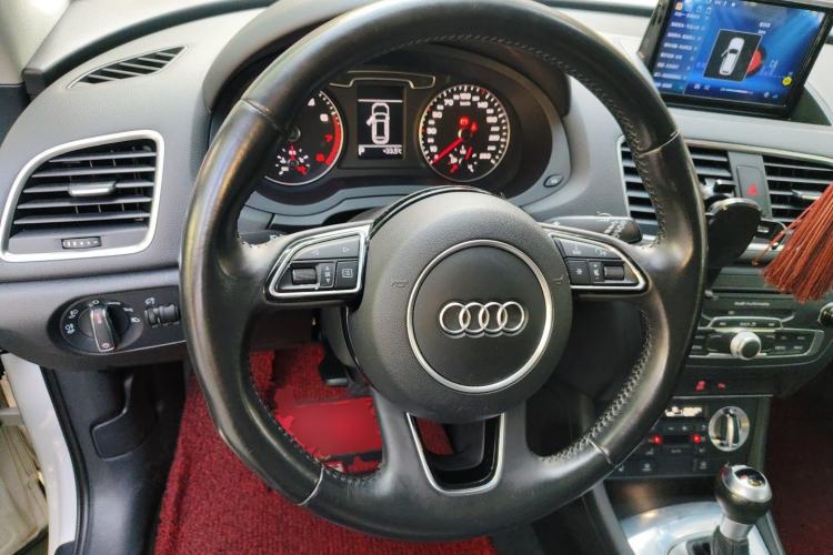 Used Audi Q3 2015 35 TFSI Ambition Edition Steering Wheel