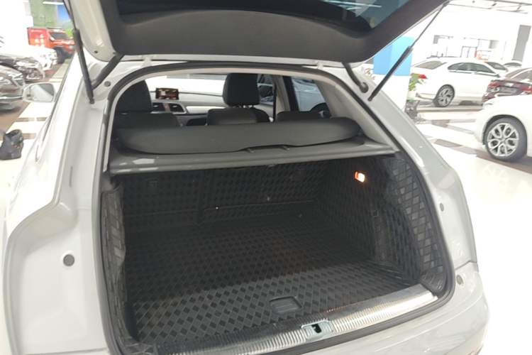 Used Audi Q3 2015 35 TFSI Comfort Model Trunk