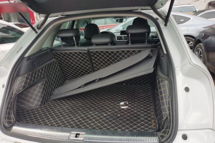 Used Audi Q3 2015 35 TFSI quattro Millionth Anniversary Edition Trunk
