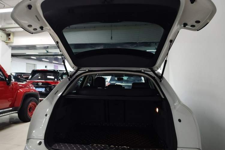 Used Audi Q3 2015 35 TFSI Comfort Model Trunk