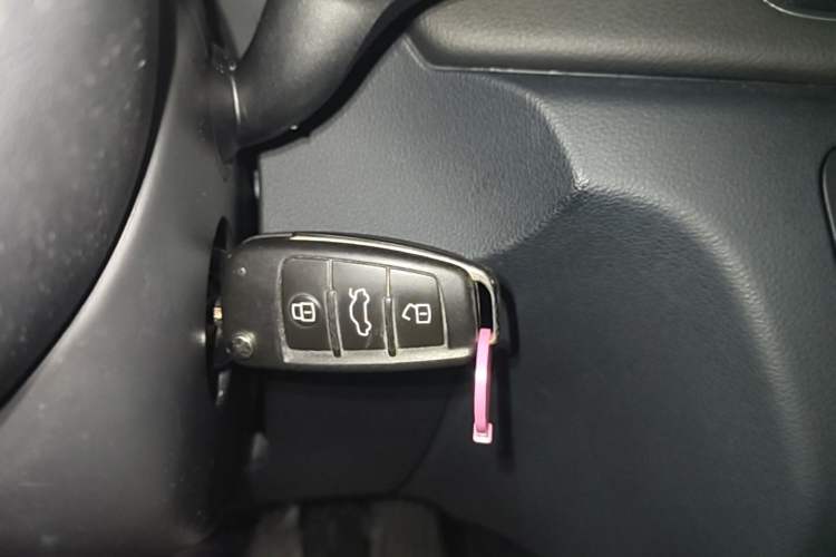 Used Audi Q3 2015 30 TFSI Comfort Model Vehicle Key