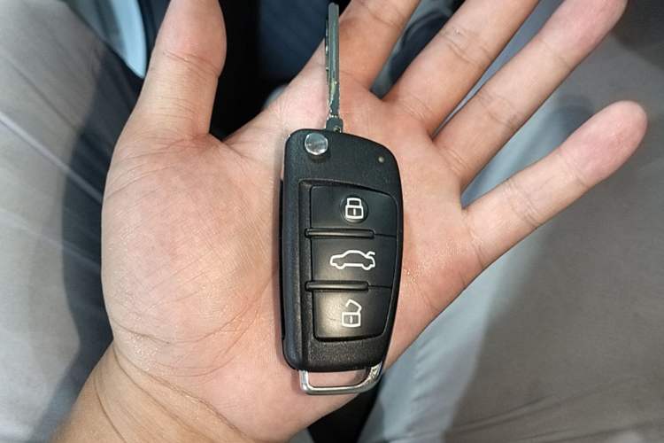 Used Audi Q3 2015 35 TFSI Comfort Model Vehicle Key