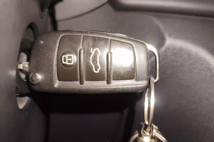 Used Audi Q3 2015 30 TFSI Comfort Model Vehicle Key