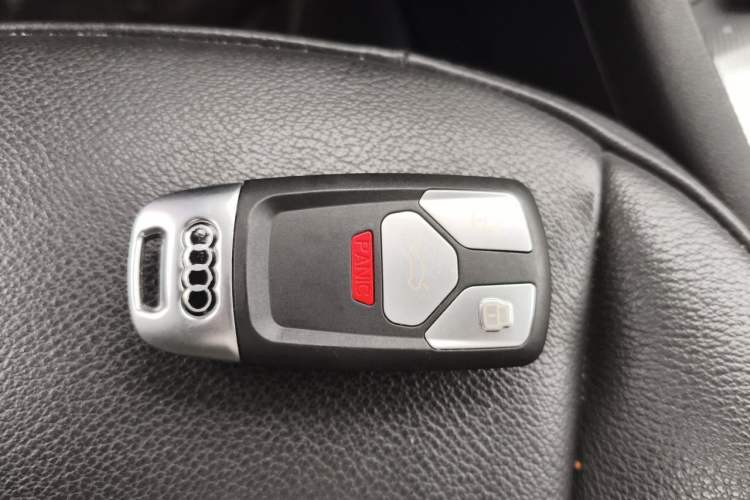 Used Audi Q3 2015 30 TFSI Comfort Model Vehicle Key