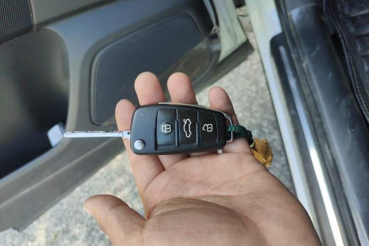 Used Audi Q3 2015 35 TFSI Comfort Model Vehicle Key