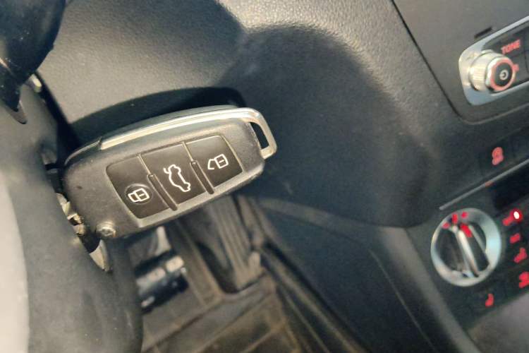 Used Audi Q3 2015 35 TFSI Comfort Model Vehicle Key