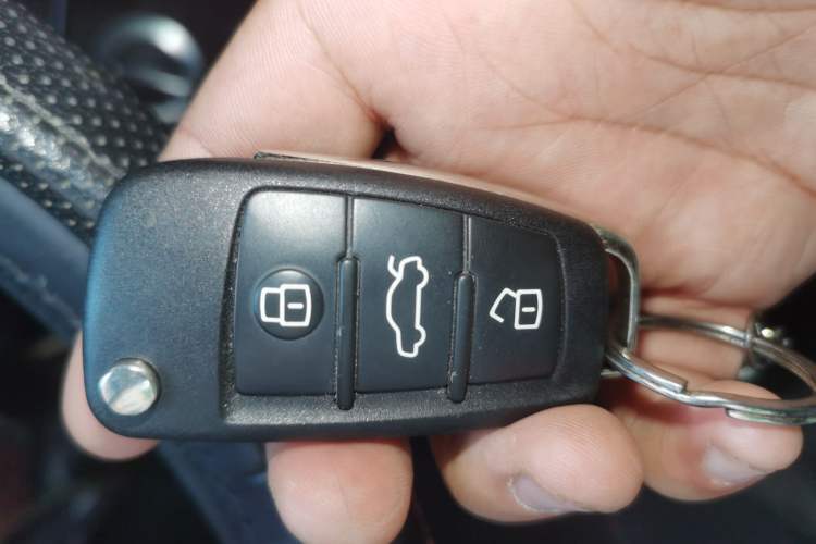 Used Audi Q3 2015 30 TFSI Comfort Model Vehicle Key