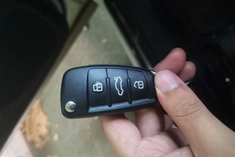 Used Audi Q3 2015 30 TFSI Comfort Model Vehicle Key