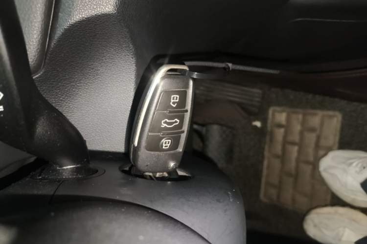 Used Audi Q3 2015 35 TFSI Comfort Model Vehicle Key