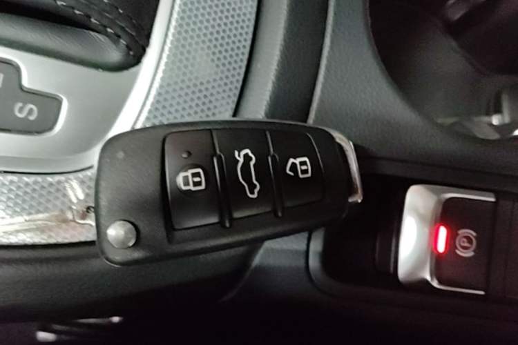 Used Audi Q3 2015 35 TFSI Comfort Model Vehicle Key