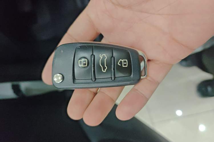 Used Audi Q3 2015 30 TFSI Comfort Model Vehicle Key
