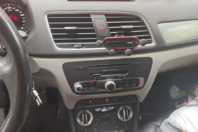 Used Audi Q3 2015 35 TFSI Comfort Model Audio And AC Panel