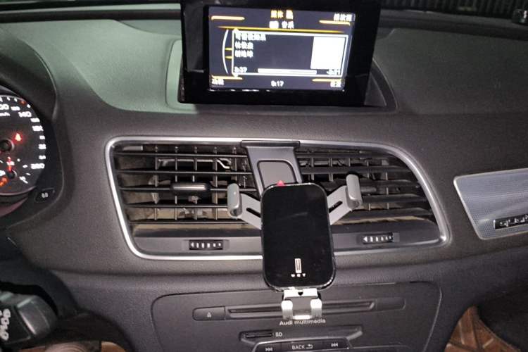 Used Audi Q3 2015 35 TFSI quattro Technology Edition Audio And AC Panel