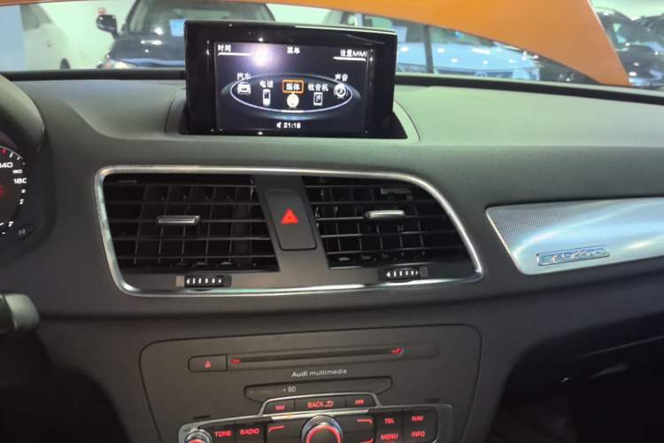 Used Audi Q3 2015 35 TFSI quattro Technology Edition Audio And AC Panel