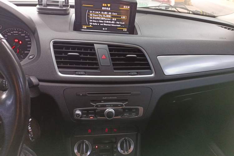 Used Audi Q3 2015 35 TFSI Comfort Model Audio And AC Panel