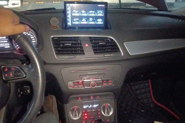 Used Audi Q3 2015 35 TFSI Comfort Model Audio And AC Panel