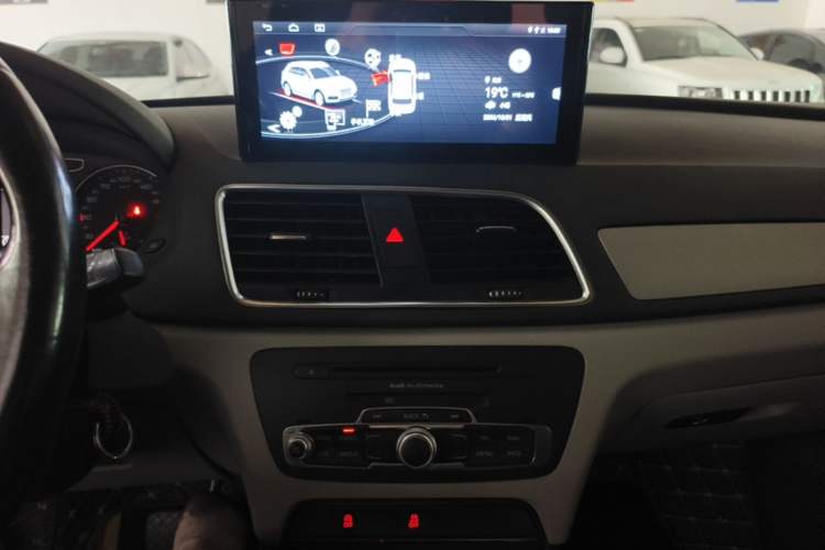 Used Audi Q3 2015 30 TFSI Ambition Edition Audio And AC Panel