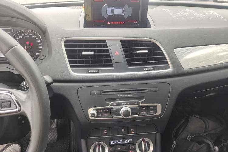 Used Audi Q3 2015 35 TFSI Comfort Model Audio And AC Panel