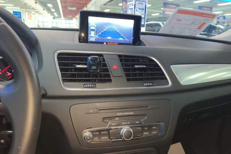 Used Audi Q3 2015 35 TFSI Comfort Model Audio And AC Panel
