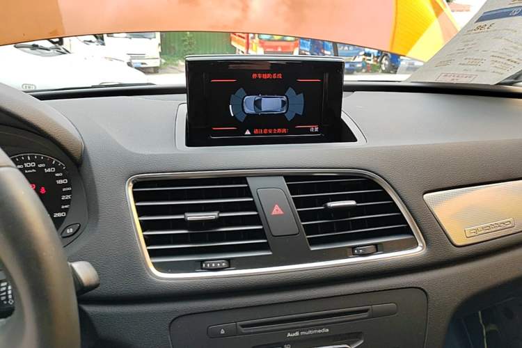 Used Audi Q3 2015 35 TFSI quattro Technology Edition Audio And AC Panel