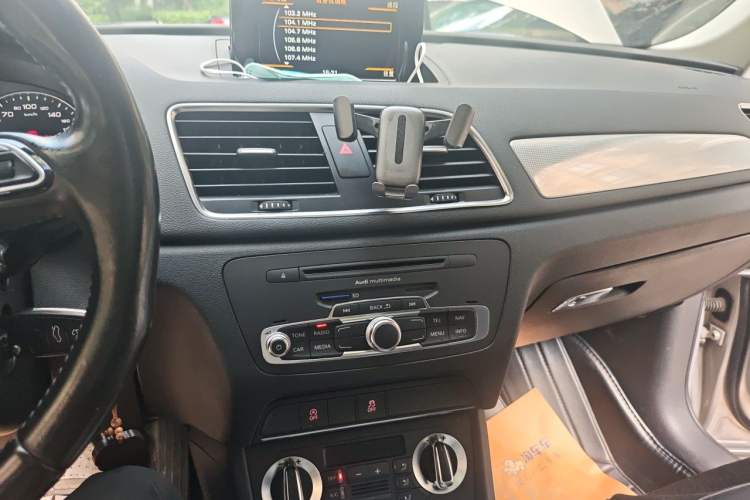 Used Audi Q3 2015 30 TFSI Comfort Model Audio And AC Panel