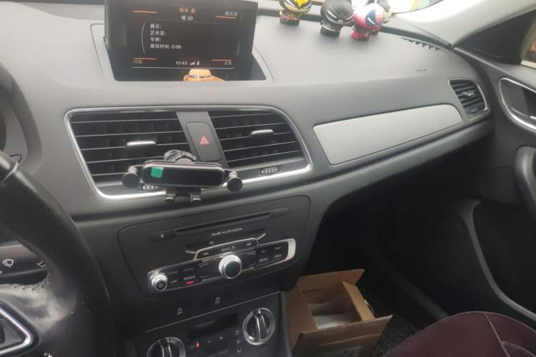 Used Audi Q3 2015 30 TFSI Ambition Edition Audio And AC Panel