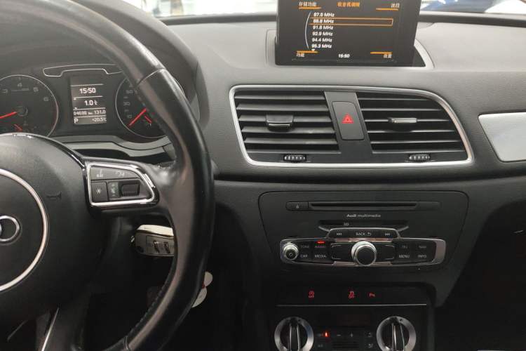 Used Audi Q3 2015 35 TFSI Comfort Model Audio And AC Panel