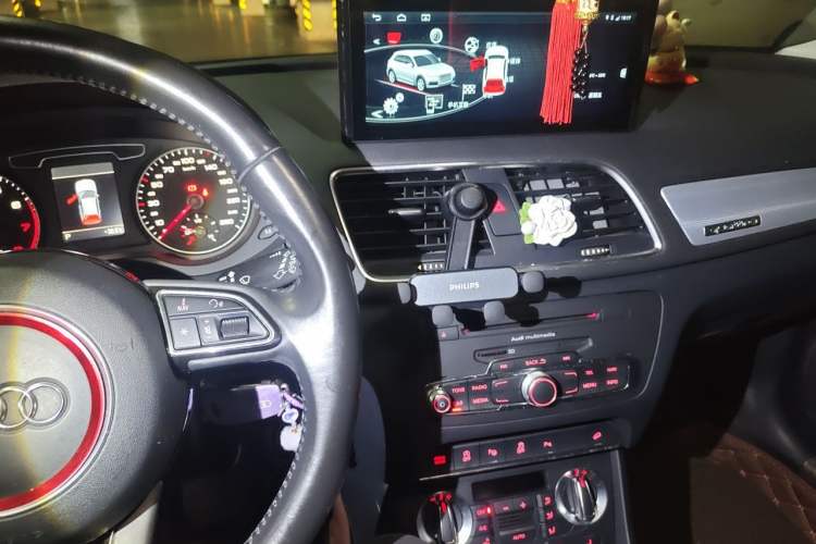 Used Audi Q3 2015 35 TFSI quattro Technology Edition Audio And AC Panel