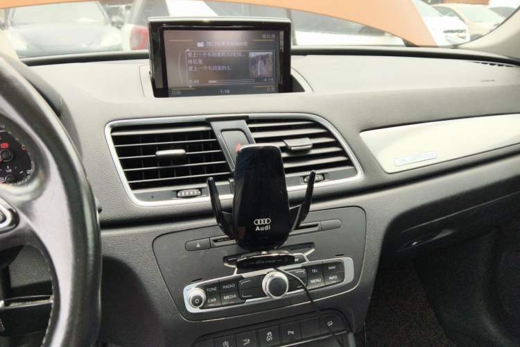 Used Audi Q3 2015 35 TFSI quattro Technology Edition Audio And AC Panel