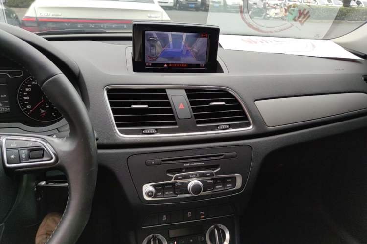 Used Audi Q3 2015 35 TFSI Ambition Edition Audio And AC Panel