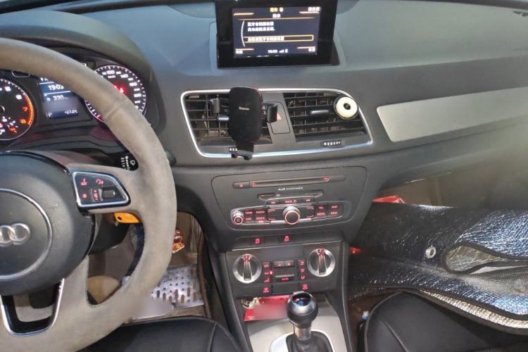 Used Audi Q3 2015 30 TFSI Ambition Edition Audio And AC Panel