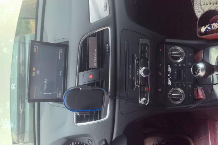 Used Audi Q3 2015 35 TFSI quattro Comfort model Audio And AC Panel