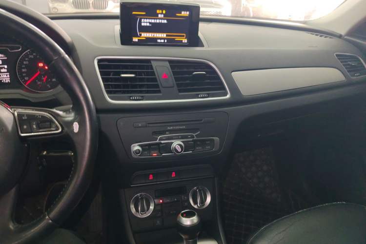 Used Audi Q3 2015 30 TFSI Ambition Edition Audio And AC Panel