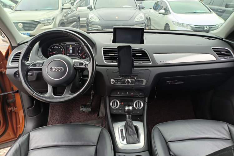 Used Audi Q3 2015 35 TFSI quattro Technology Edition Audio And AC Panel