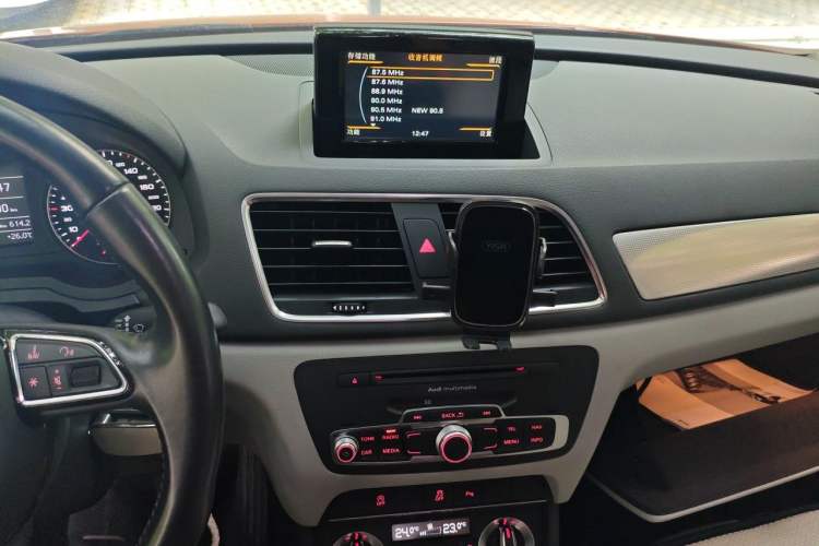 Used Audi Q3 2015 35 TFSI Comfort Model Audio And AC Panel