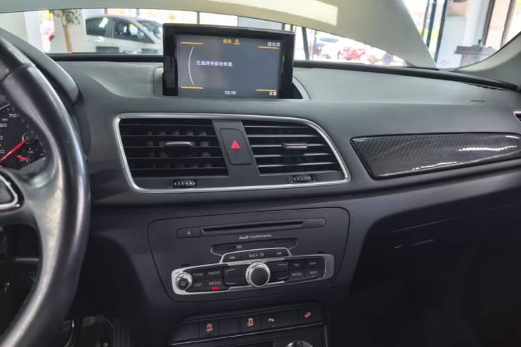 Used Audi Q3 2015 35 TFSI quattro Technology Edition Audio And AC Panel