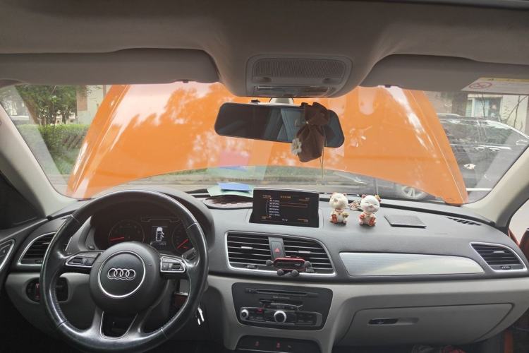Used Audi Q3 2015 35 TFSI Comfort Model Center Console