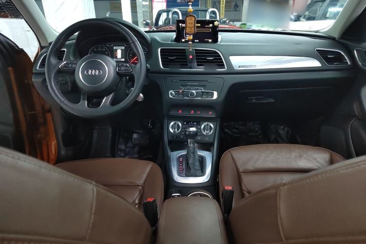 Used Audi Q3 2015 35 TFSI quattro Technology Edition Center Console