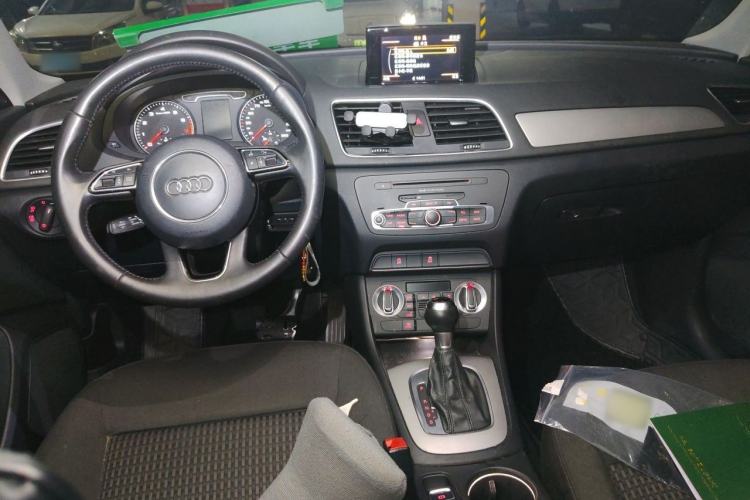 Used Audi Q3 2015 30 TFSI Ambition Edition Center Console