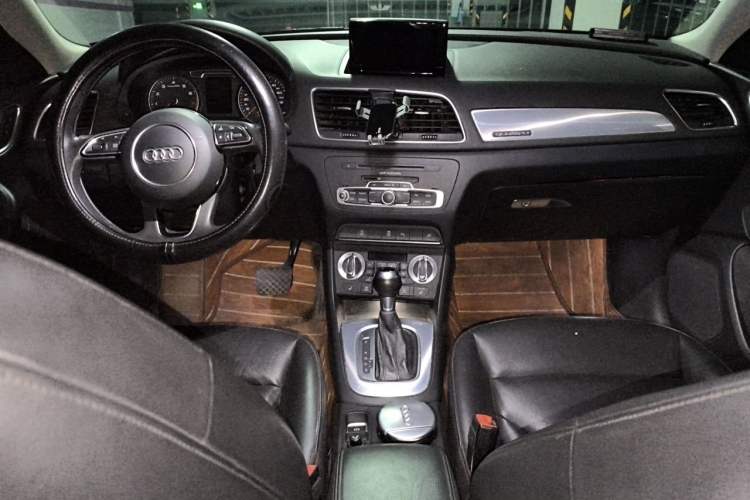 Used Audi Q3 2015 35 TFSI quattro Technology Edition Center Console