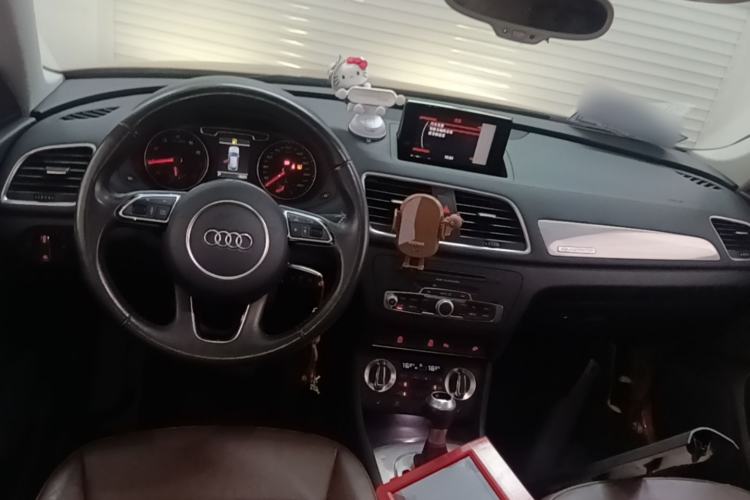 Used Audi Q3 2015 35 TFSI quattro Technology Edition Center Console