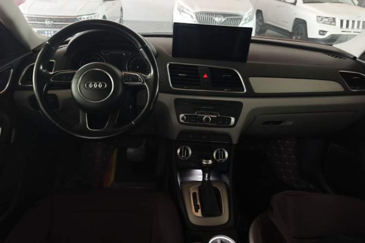 Used Audi Q3 2015 30 TFSI Ambition Edition Center Console