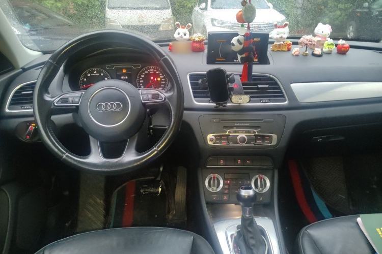 Used Audi Q3 2015 35 TFSI Ambition Edition Center Console