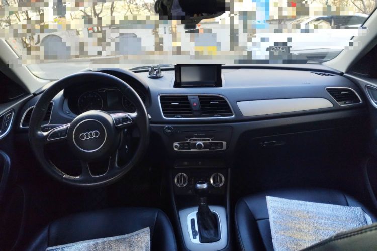 Used Audi Q3 2015 30 TFSI Ambition Edition Center Console