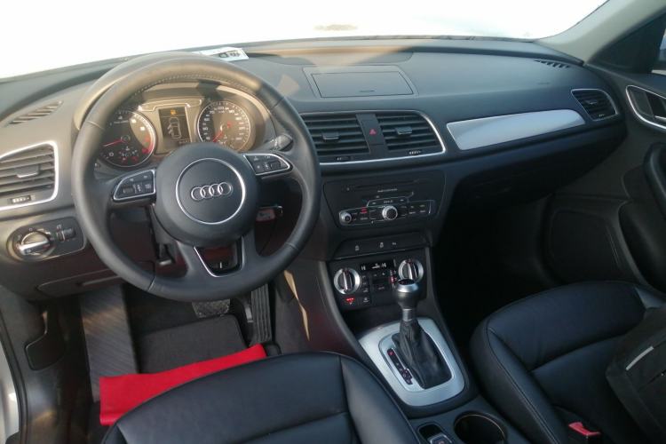 Used Audi Q3 2015 35 TFSI Millionth Anniversary Comfort Model Center Console
