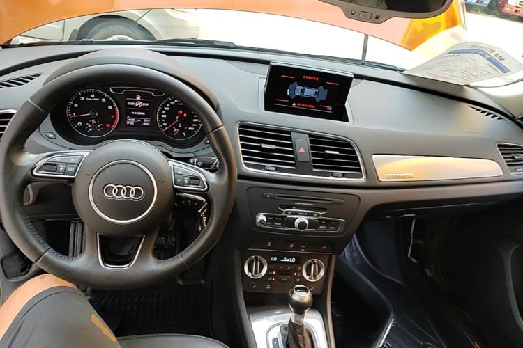 Used Audi Q3 2015 35 TFSI quattro Technology Edition Center Console